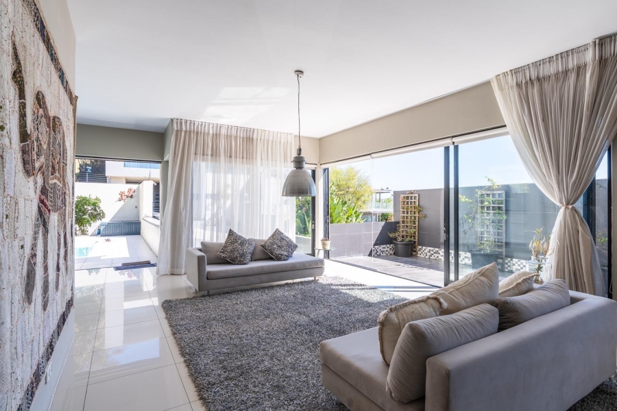 5 Bedroom Property for Sale in Fresnaye Western Cape
